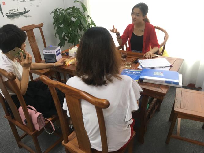 综合教育服务新典范 国家职业资格培训、学历教育与城市公共服务咨询的融合之道